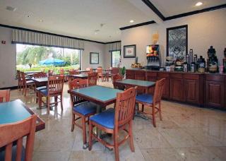Hotel Quality Inn & Suites Yacht Club Basin