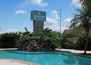 Hotel Quality Inn & Suites Yacht Club Basin