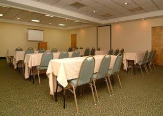Hotel Quality Suites Convention Center
