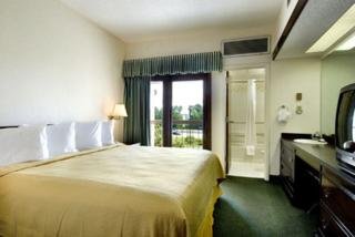 Hotel Quality Suites Convention Center