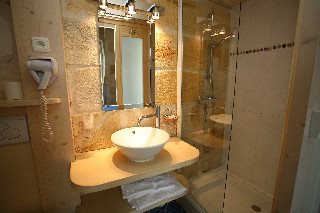 Hotel Qualys La Tour Intendance