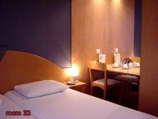 Hotel Quentin Golden Bear