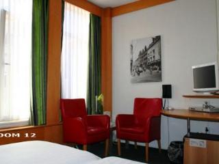 Hotel Quentin Golden Bear