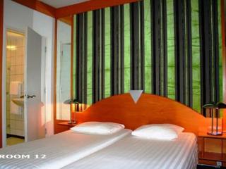 Hotel Quentin Golden Bear