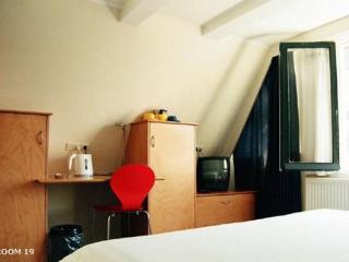 Hotel Quentin Golden Bear