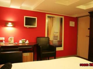 Hotel Quentin Golden Bear