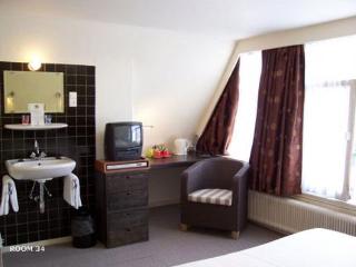Hotel Quentin Golden Bear