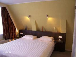 Hotel Quentin Golden Bear