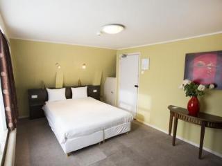 Hotel Quentin Golden Bear