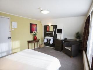 Hotel Quentin Golden Bear