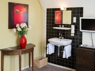 Hotel Quentin Golden Bear