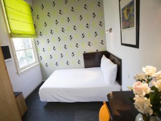 Hotel Quentin Golden Bear