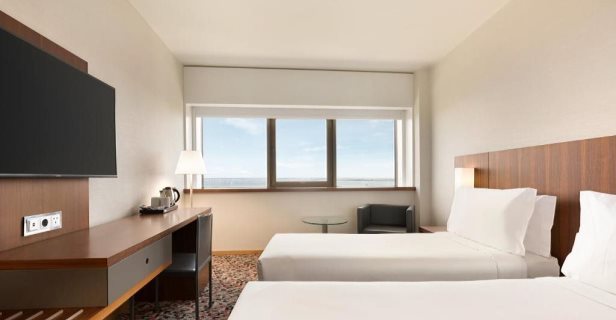 Hotel Ramada By Wyndham Lisbon