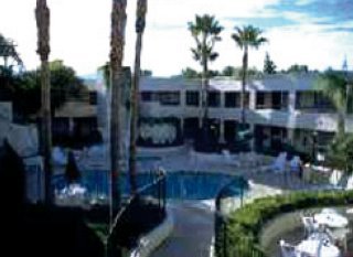 Hotel Ramada Inn & Suites Foothills