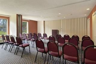 Hotel Red Roof Inn And Suites Savannah Airport