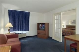 Hotel Red Roof Inn And Suites Savannah Airport