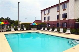 Hotel Red Roof Inn And Suites Savannah Airport