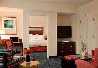 Hotel Renaissance Boston Waterfront