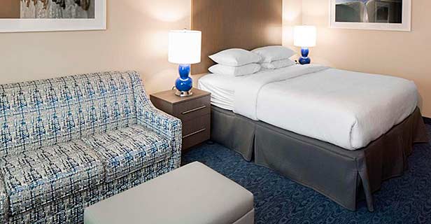 Hotel Renovo Des Moines Urbandale Tapestry Collection