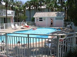 Hotel Resortquest Rentals At Nantucket Rainbow Cottages