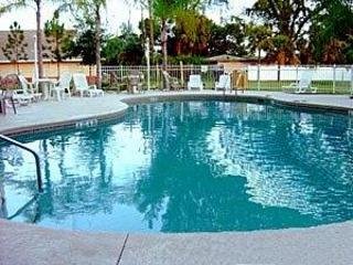 Hotel Roberts Coral Bridge Inn & Suites