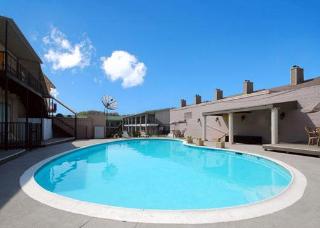 Hotel Rodeway Inn & Suites