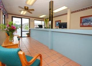 Hotel Rodeway Inn & Suites
