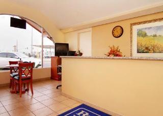 Hotel Rodeway Inn & Suites