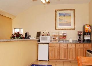 Hotel Rodeway Inn & Suites