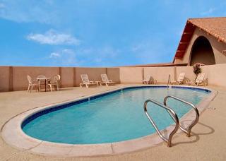 Hotel Rodeway Inn & Suites