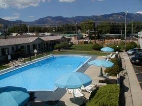 Hotel Rodeway Inn & Suites
