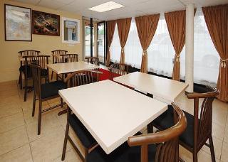 Hotel Rodeway Inn & Suites