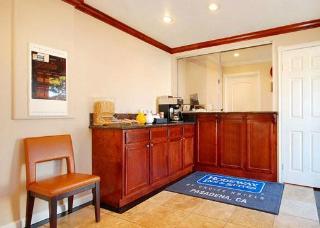Hotel Rodeway Inn & Suites