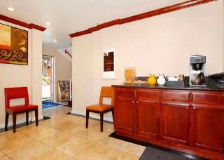 Hotel Rodeway Inn & Suites