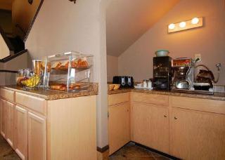 Hotel Rodeway Inn & Suites