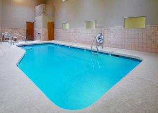 Hotel Rodeway Inn & Suites