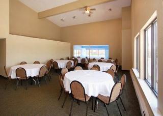 Hotel Rodeway Inn & Suites