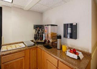Hotel Rodeway Inn & Suites