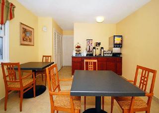 Hotel Rodeway Inn & Suites
