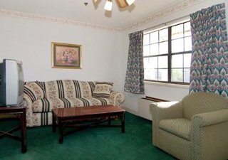 Hotel Rodeway Inn & Suites