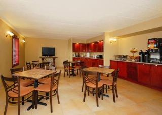 Hotel Rodeway Inn & Suites
