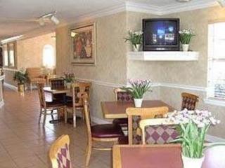 Hotel Rodeway Inn & Suites