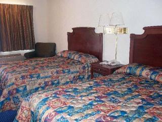 Hotel Rodeway Inn & Suites Fort Jackson