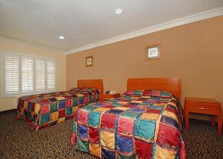 Hotel Rodeway Inn & Suites Near Convention Center