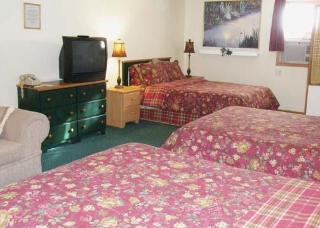 Hotel Rodeway Inn & Suites Near Okoboji Lake