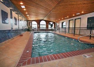 Hotel Rodeway Inn & Suites Near Okoboji Lake