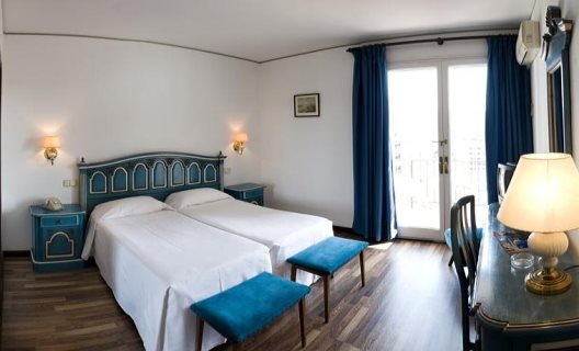 Hotel Roger De Flor By Seleqtta