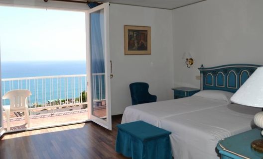 Hotel Roger De Flor By Seleqtta