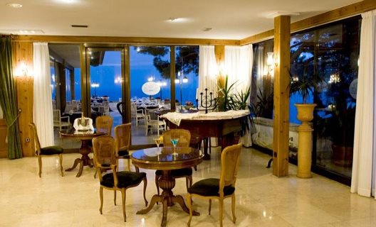 Hotel Roger De Flor By Seleqtta