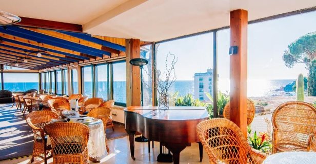 Hotel Roger De Flor By Seleqtta